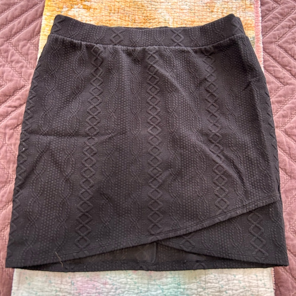 Halogen size large stretchy black quilted skirt 34 inches around